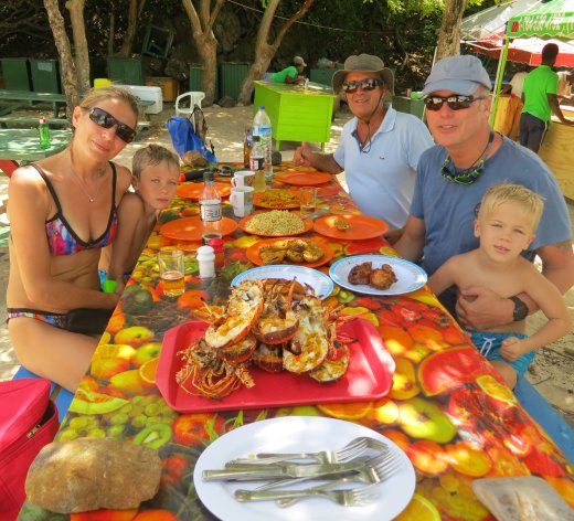 Repas Langoustes aux Tobago Cays